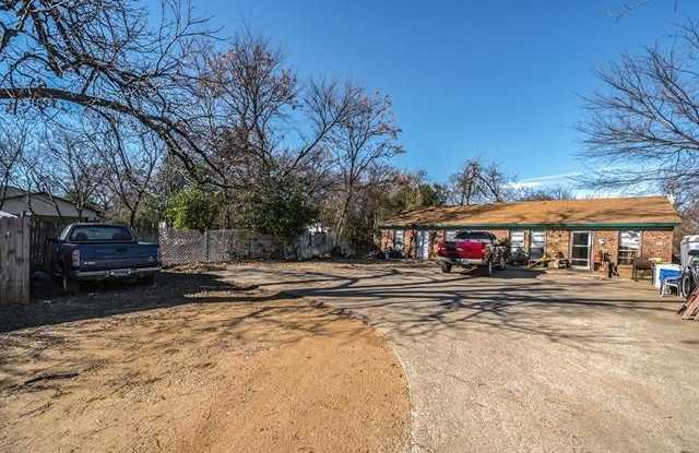 311 E Rogers Street - 311 East Rogers Street, Arlington, TX 76011