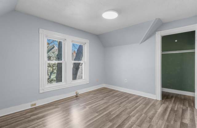 79 Maple Street - 3rd Flr Gallery 3