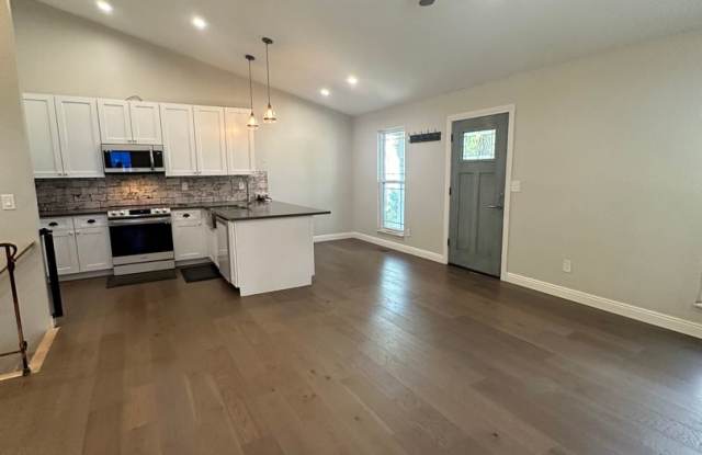 Remodeled 3BR Ranch + 2-Car Garage | Cherry Creek Schools | Aurora Gallery 4