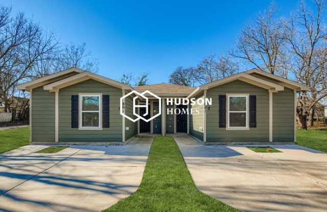 801 Thomas Street - 801 Thomas Street, Bonham, TX 75418