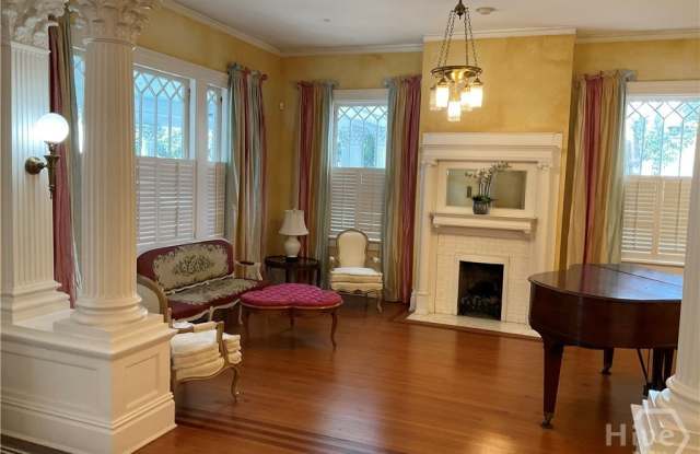 920 E Victory Drive Gallery 3