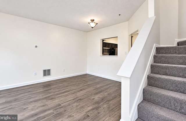 16501 ENDERS Terrace Gallery 3