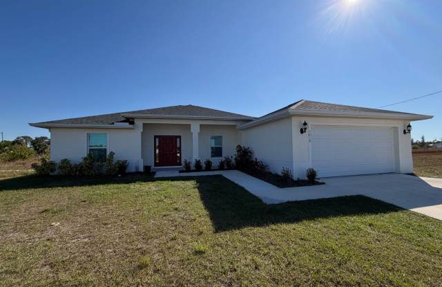 New construction 4/3 off Gator Circle photos photos