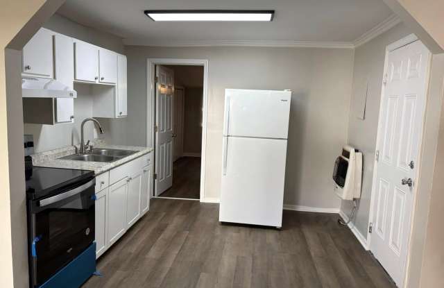 AVAILABLE NOW at a Good Price. 1 Bed 1 Bath FOR LEASE in Columbia. $700 Rent. photos photos