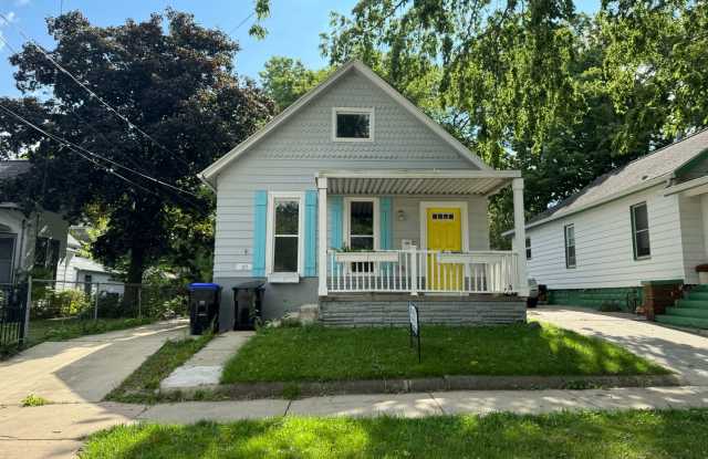 Incredible 3 Bed Home in Bloomington - 807 North Oak Street, Bloomington, IL 61701 Incredible 3 Bed Home in Bloomington - 807 North Oak Street, Bloomington, IL 61701