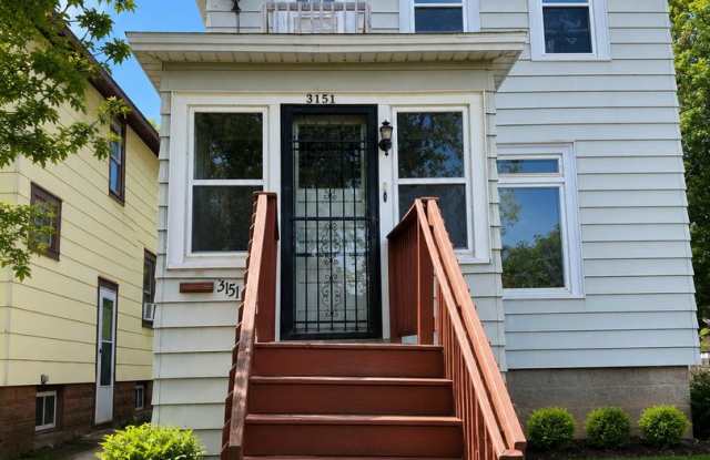 Available Immediately ! - 3 Bed 1 Bath Home! Gallery 4