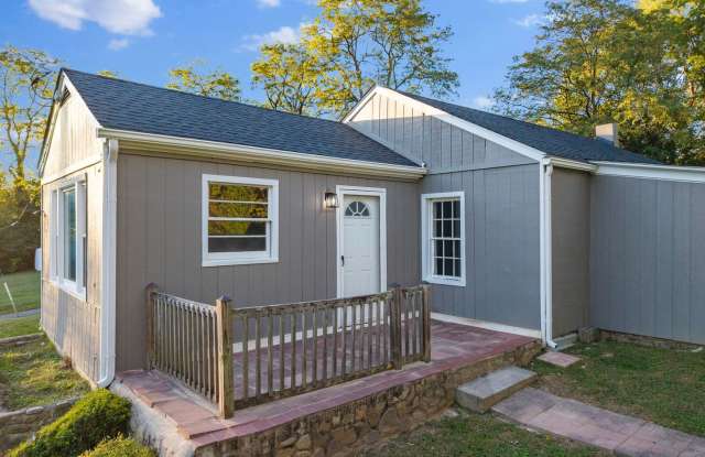 Newly Renovated 2 Bedroom, 1.5 Bedroom Home in Salem! Gallery 4