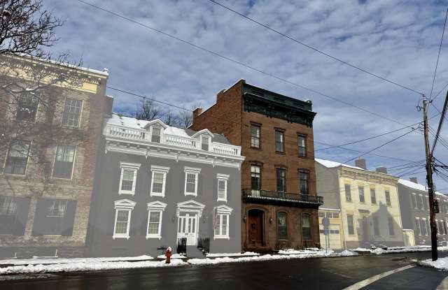 21 Front Street unit: 2 photos photos