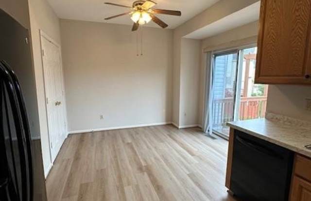 21942 THOMPSON Square Gallery 4