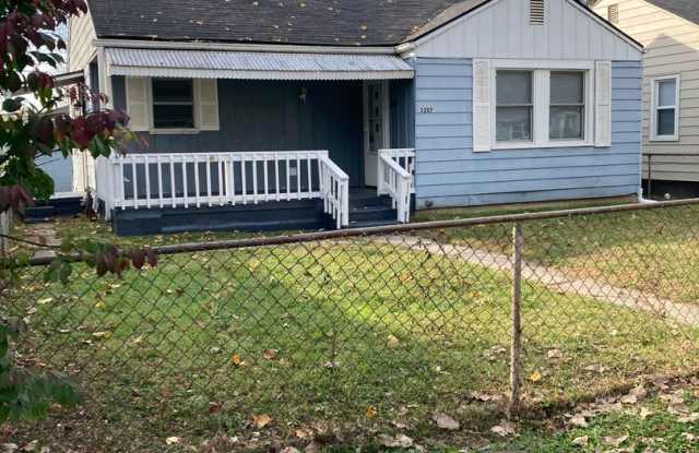 Nice 2 bedroom 1 bathroom with a bonus room. Gallery 1