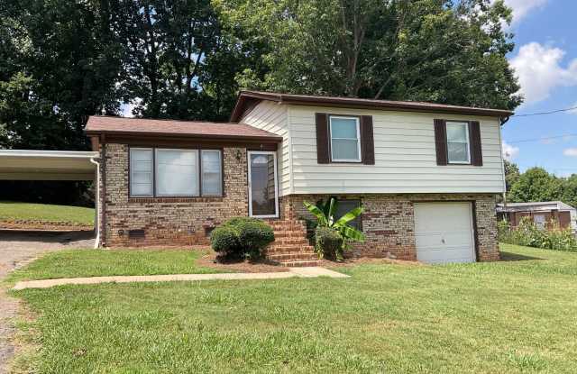 Available Now!! Beautiful 3 Bedroom photos photos