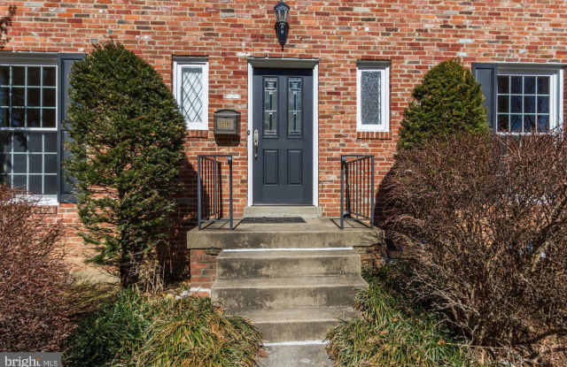 5913 PLAINVIEW ROAD Gallery 2