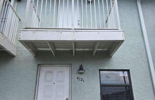 4121 NE 21st Ter photos photos