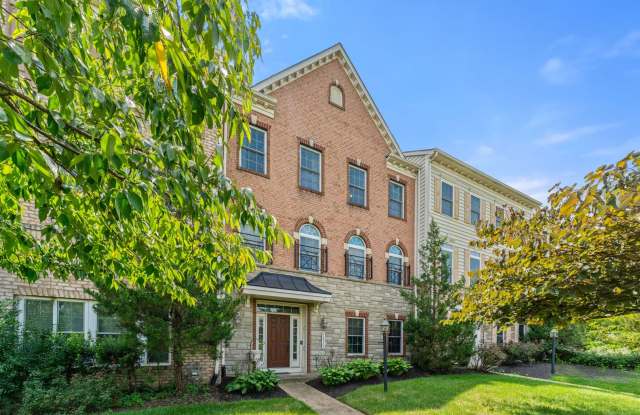 Comfort  Style - Spacious Townhouse with 2 car garage  EV charger photos photos
