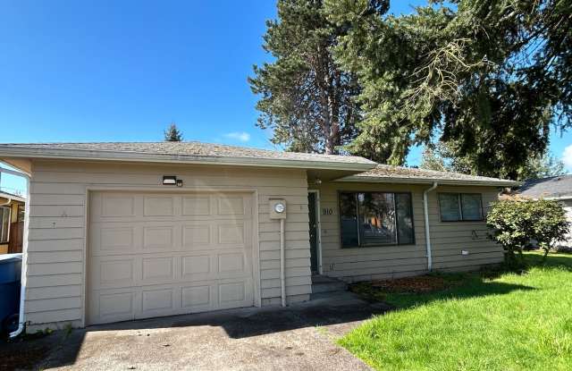 Three Bedroom Home with a Garage photos photos