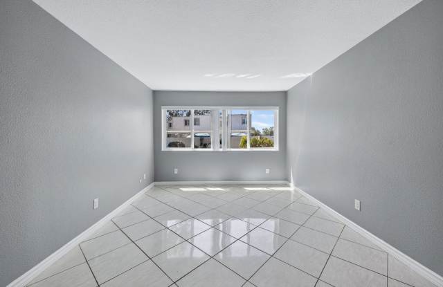 Spacious 2 Bed/ 1 Bath For Rent in Otay Mesa West Avail NOW! photos photos