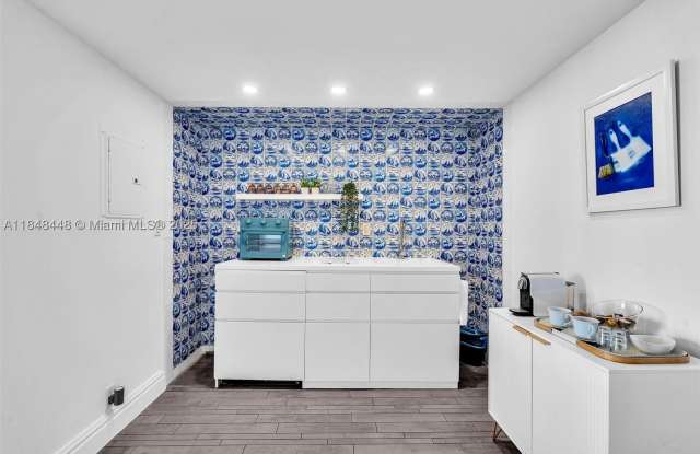 1100 West Ave Gallery 4