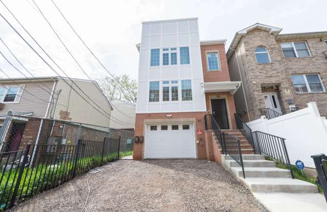 95 CHADWICK AVE - 95 Chadwick Avenue, Newark, NJ 07108