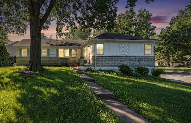 **$0 Application Fee!!** **HALF OFF 1ST MONTH'S RENT!!!** 3BR/2BA w/ Garage  Fenced Yard photos photos