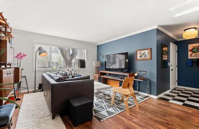 11813 Runnymede St Apt 9 Gallery 3