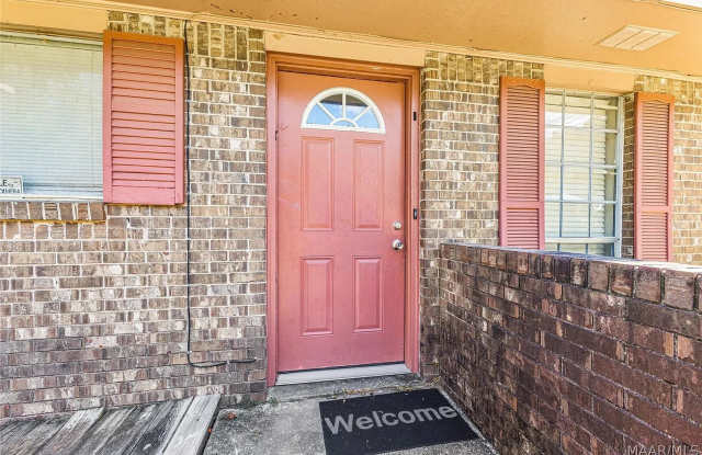 Beautiful 3 Bed 2 Bath Ranch style home Gallery 4