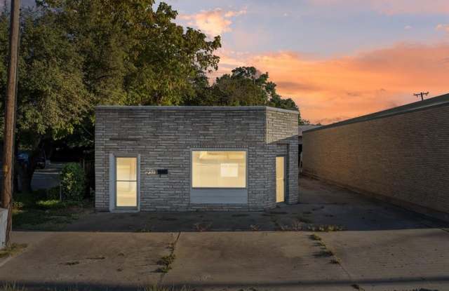 231 E Elm Street photos photos