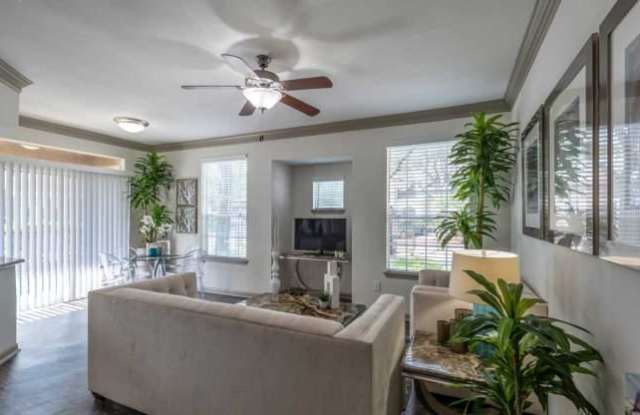 10502 Fountain Lake Dr, #321 - 10502 Fountain Lake Drive, Stafford, TX 77477