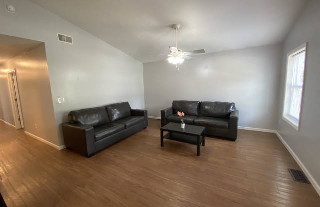 558 Locust St, 1 Gallery 2