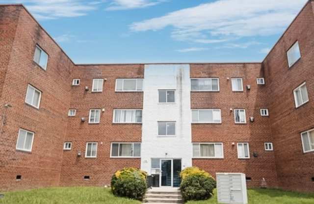 Lovely 2 BR/1 BA Top-Floor Condo in Congress Heights! photos photos