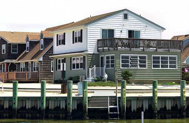 331 Roberts Avenue Gallery 3