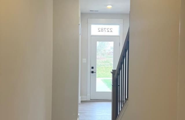 22782 HANSON OVERLOOK Terrace Gallery 2