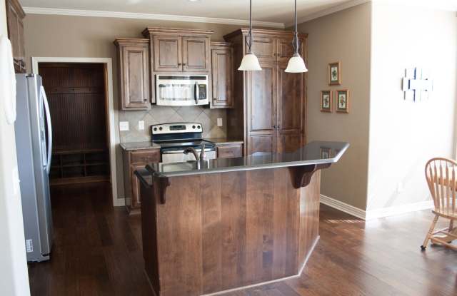 404 South West Eagles Ridge Drive Gallery 4