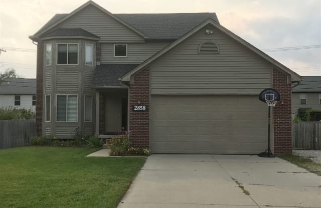 2858 Emmons Ave - 2858 Emmons Avenue, Rochester Hills, MI 48307