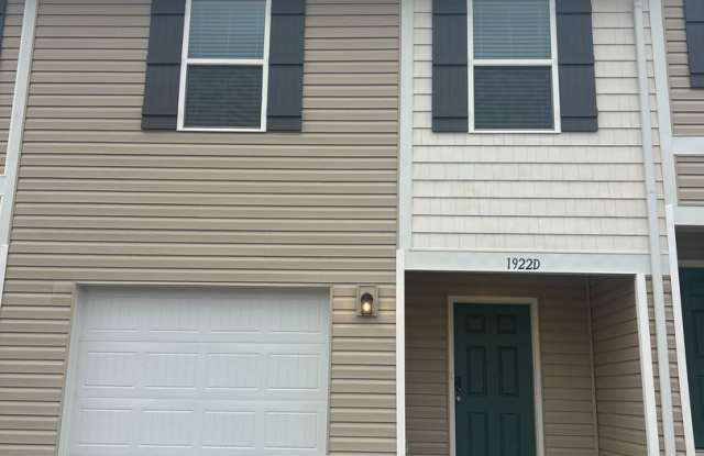 Beautiful townhome in the heart of Newton! Gallery 1