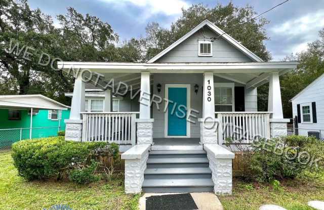 Lovely 3 bedroom / 2 bathroom unit available for rent! photos photos