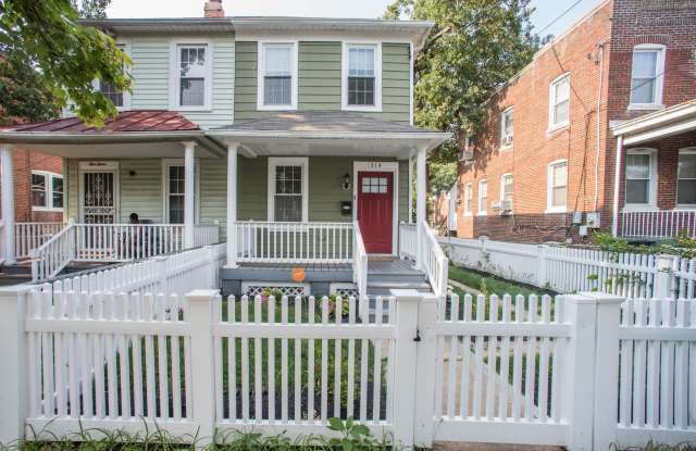 Lovely 2 BR/1.5 BA Semi-Detached Home in Congress Heights! - 314 Raleigh Street Southeast, Washington, DC 20032