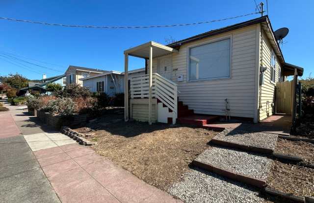 2BR 1Bath Single Family Home Close to Center El Cerrito - 6100 Columbia Avenue, Richmond, CA 94804