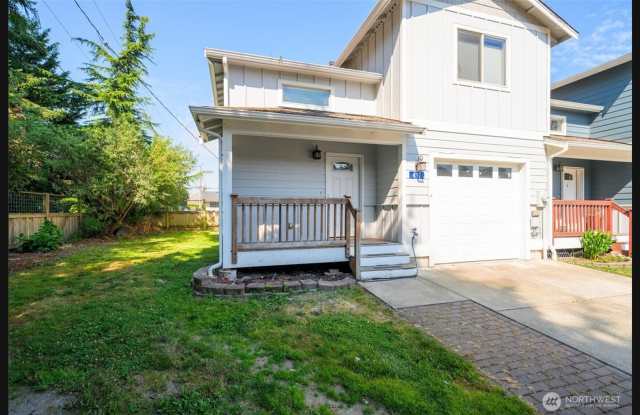 3 bedroom, 2.5 Bathroom Duplex! Gallery 1