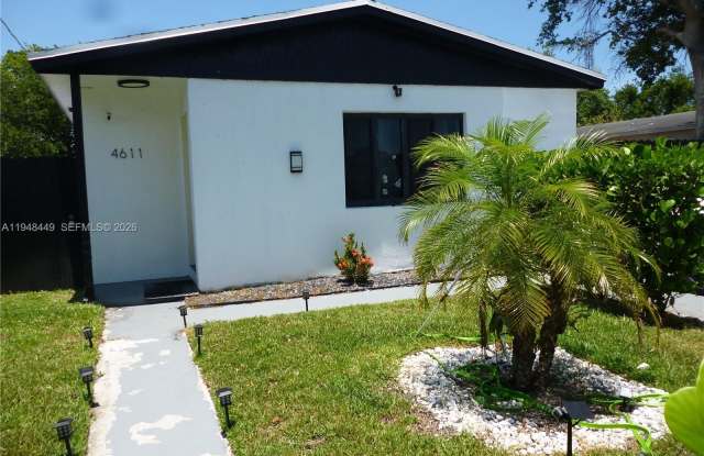 4611 SW 19th St photos photos