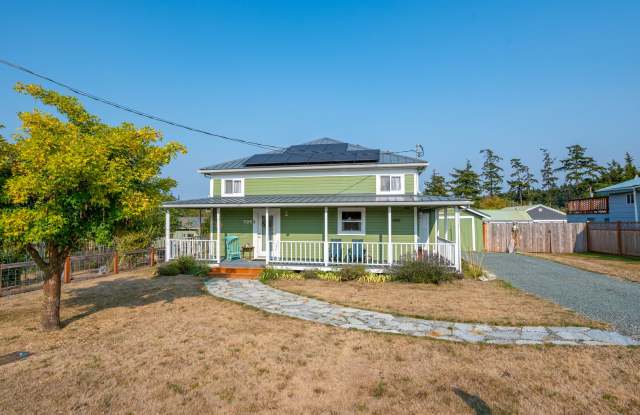 Beautiful 4-Bedroom Home in the Heart of Coupeville – Partial Water Views & Walkable to Downtown! Gallery 1