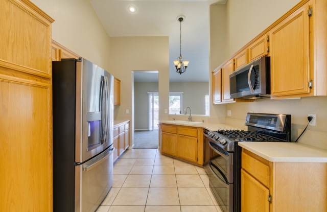 Charming Single-Story Home with Spa & Covered Patio Near Spencer & Wigwam in Las Vegas Gallery 1