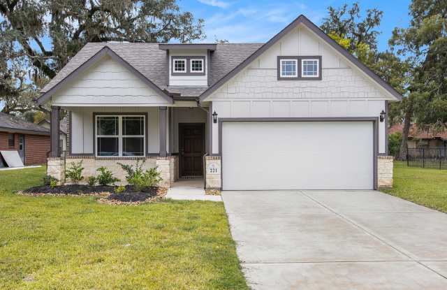 Spacious Columbia Lakes Rental Home with a Golf Course & tons of Amenities Gallery 1