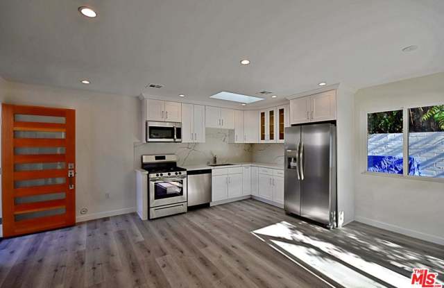 1422 STEARNS Drive Gallery 4