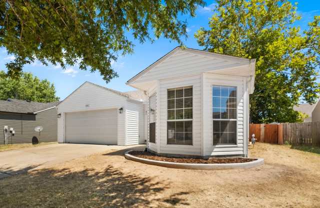 3 Bedroom 2 Bathroom Home in Bentonville Gallery 4