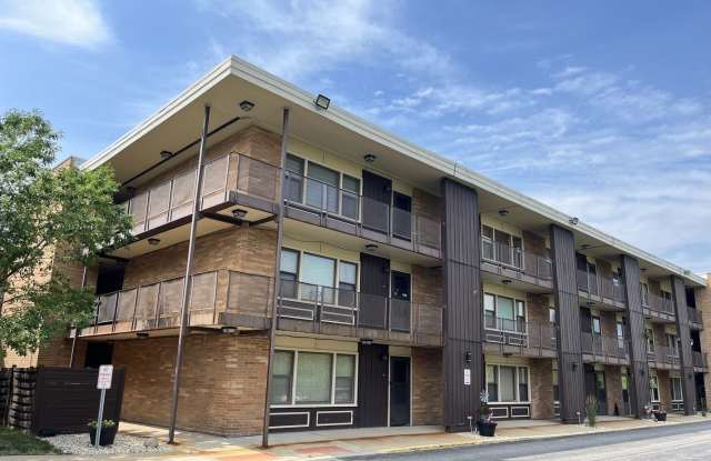 9616 W Higgins Road - 9616 West Higgins Road, Rosemont, IL 60018