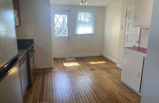 18 Dennis Street Gallery 3