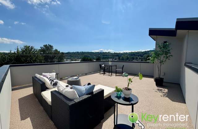 **Rent Special** Modern 3 Bedroom Seattle Home with Vaulted Ceilings photos photos