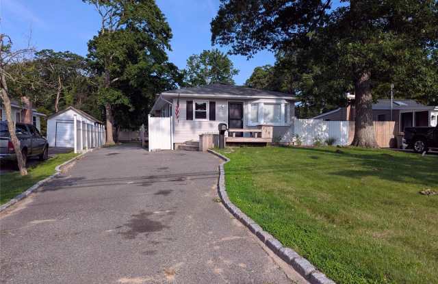139 Pine Neck Avenue photos photos