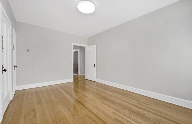 4742 West Roscoe Street Gallery 4