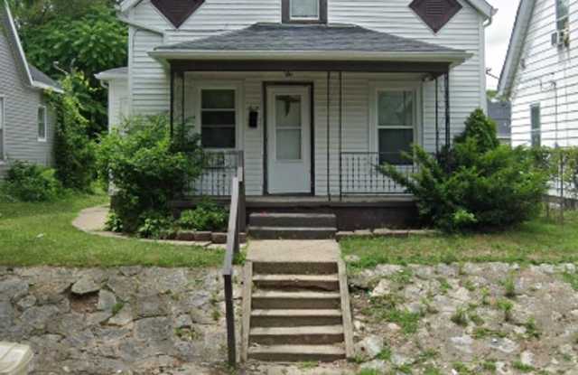 1817 S. Scott Gallery 3